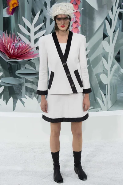 Look 12